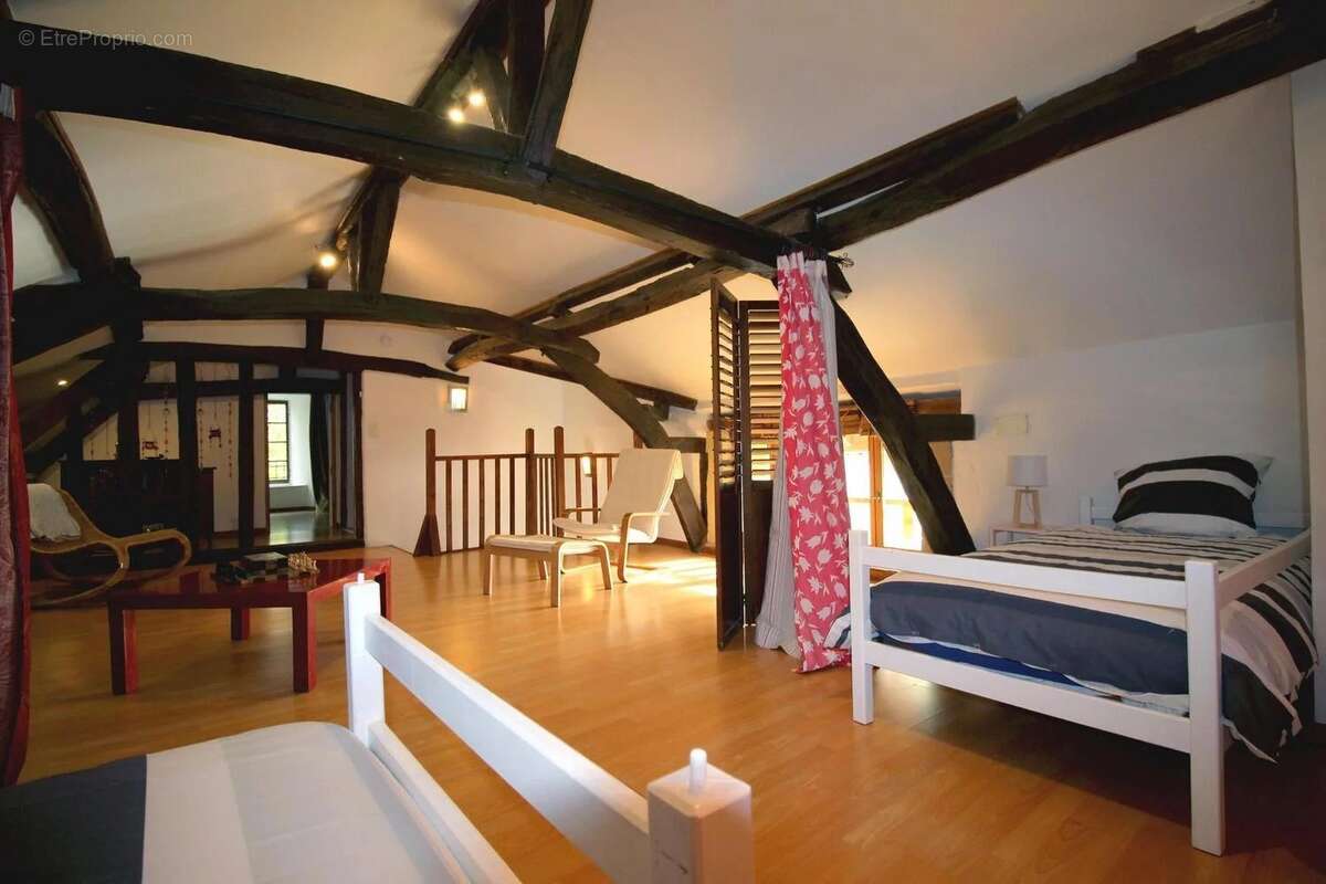 Maison à LAGUIAN-MAZOUS