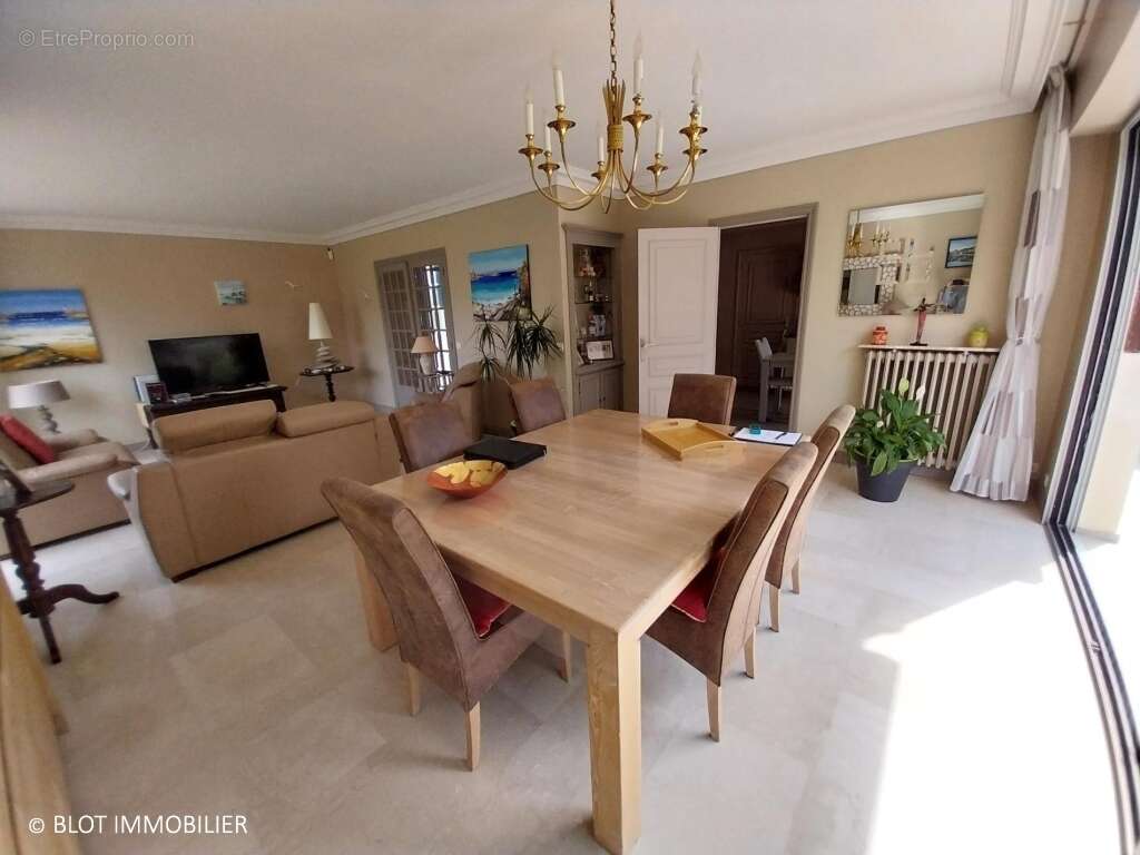 Maison à LE VIVIER-SUR-MER