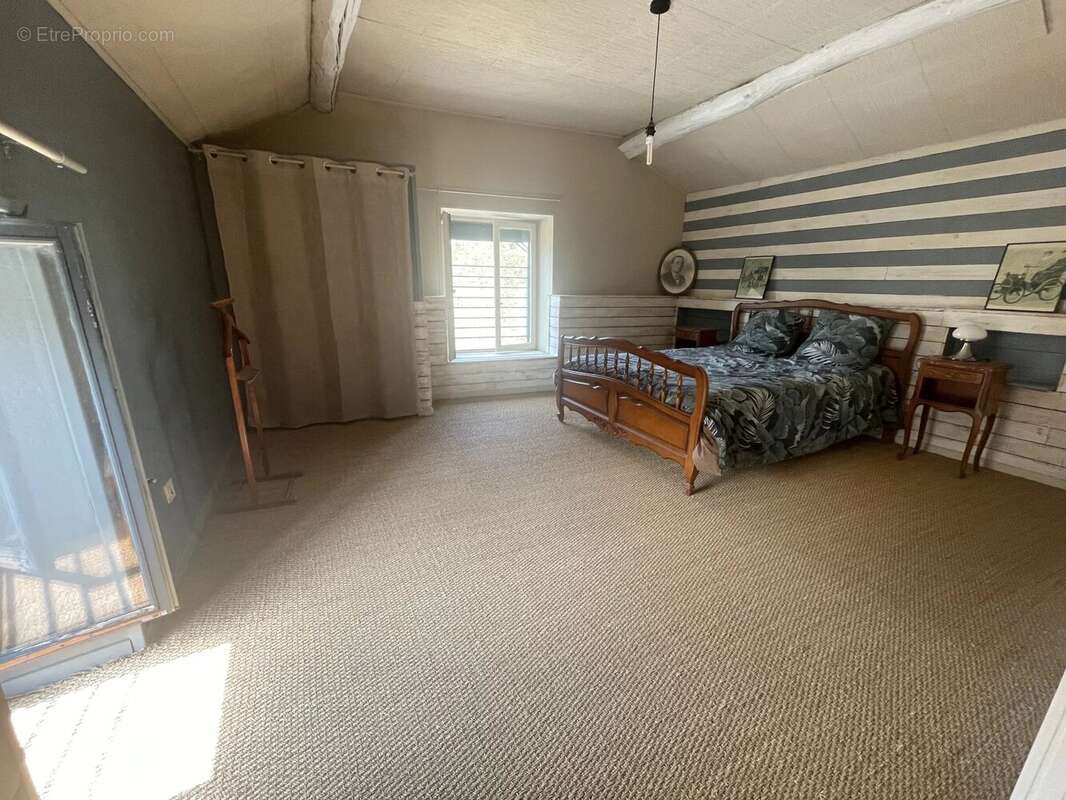 Maison à LES TROIS-MOUTIERS