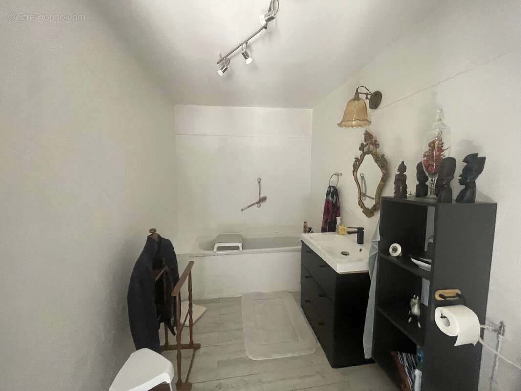 Maison à LES TROIS-MOUTIERS