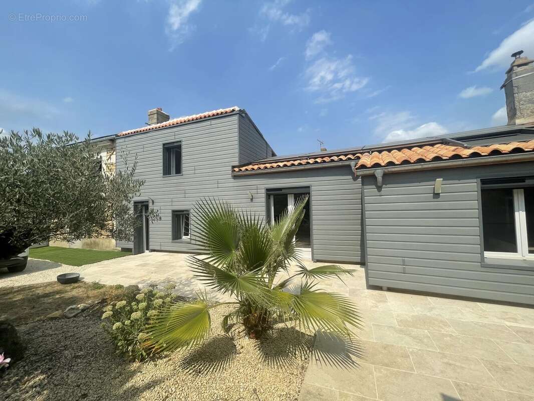 Maison à LES TROIS-MOUTIERS