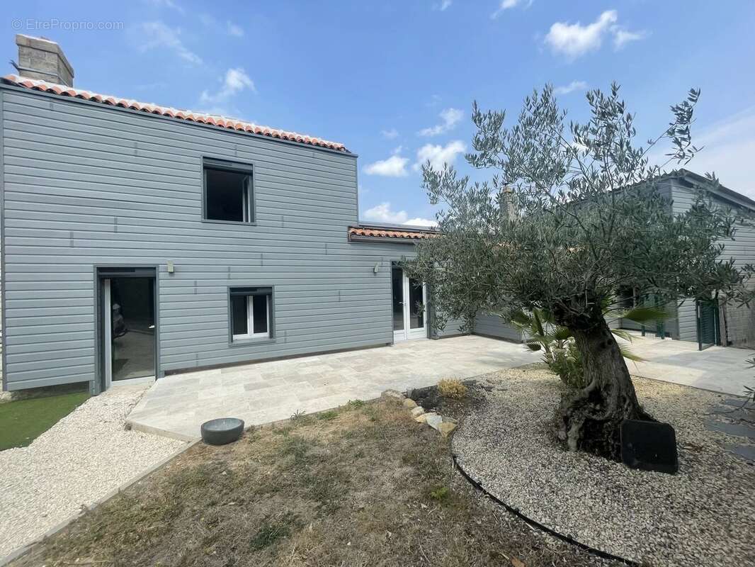 Maison à LES TROIS-MOUTIERS