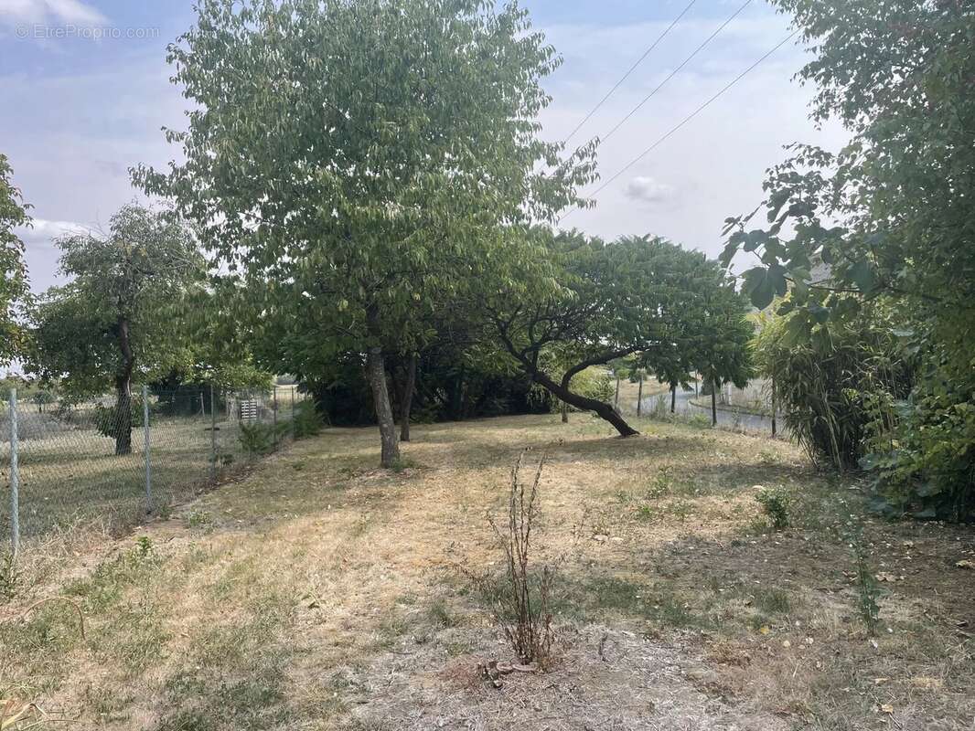 Maison à LES TROIS-MOUTIERS