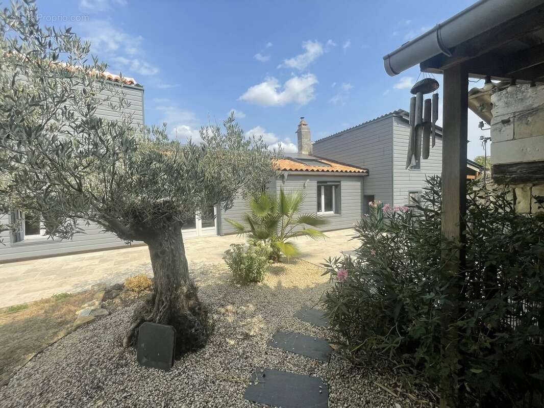 Maison à LES TROIS-MOUTIERS