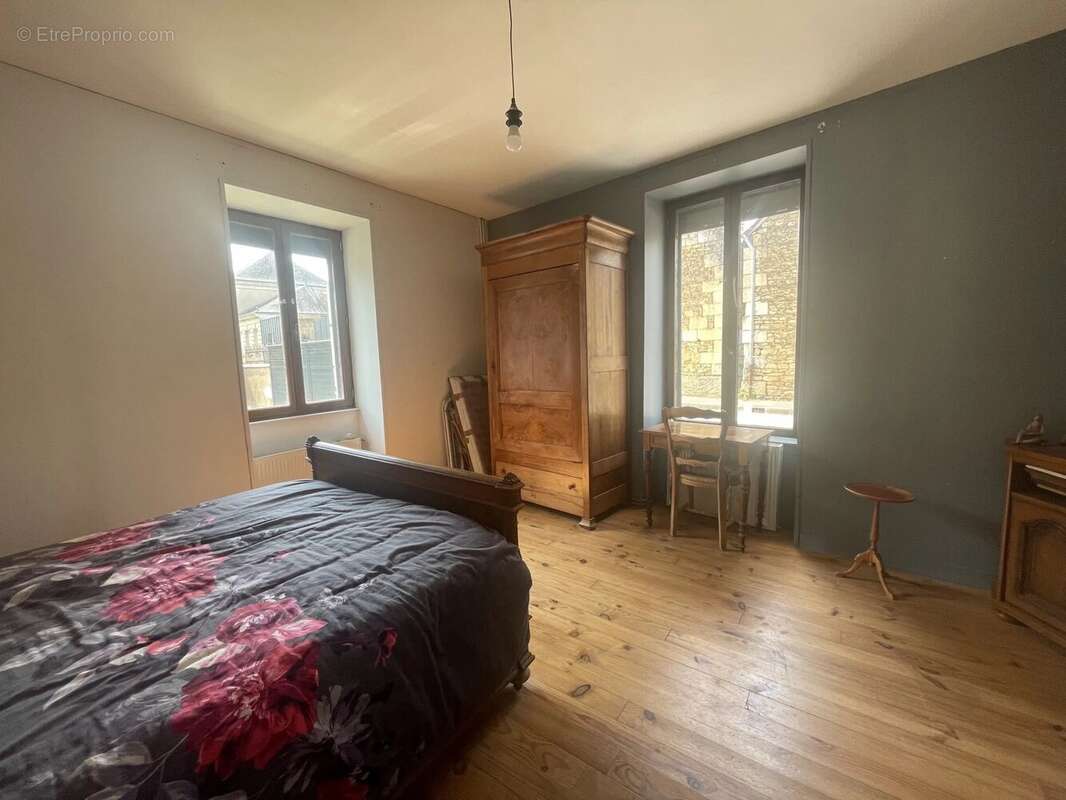 Maison à LES TROIS-MOUTIERS