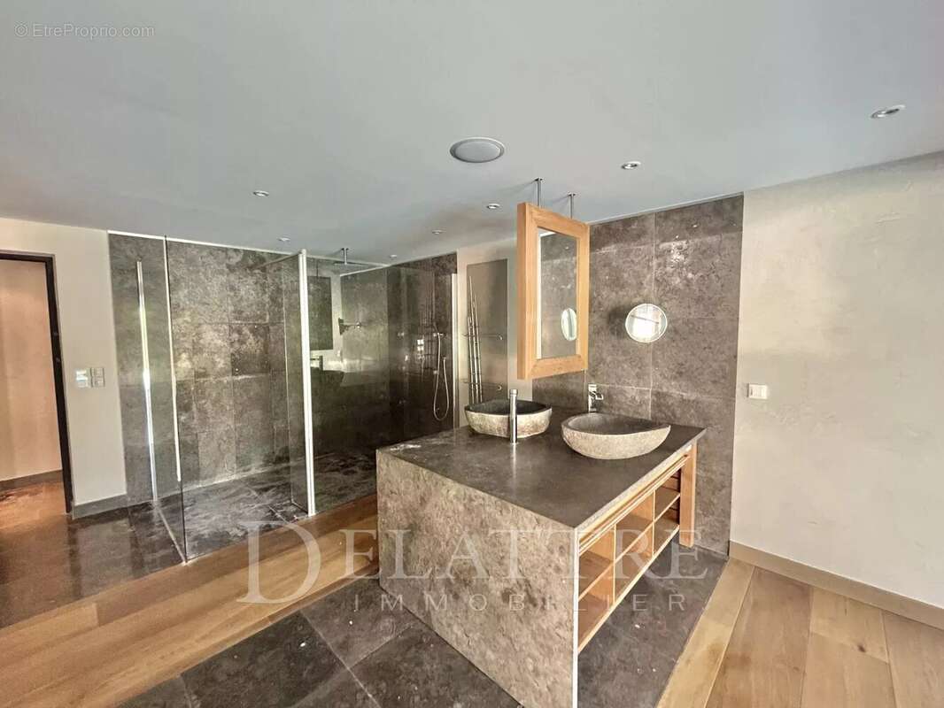 Maison à ROQUEFORT-LES-PINS