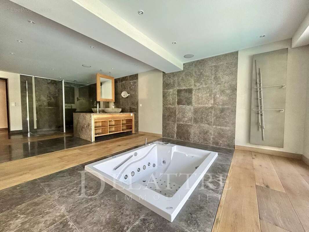 Maison à ROQUEFORT-LES-PINS