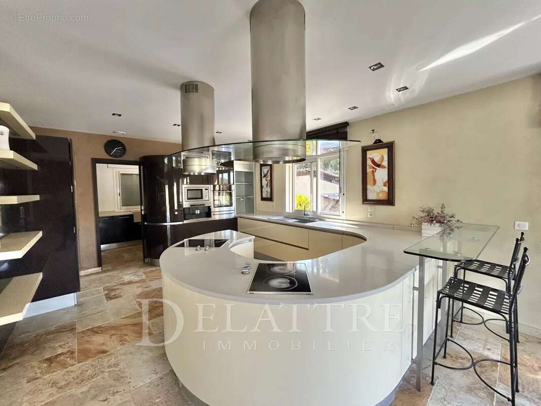 Maison à ROQUEFORT-LES-PINS