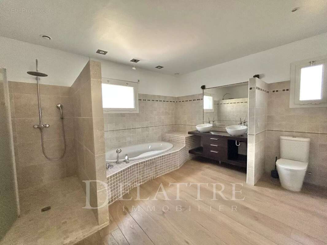 Maison à ROQUEFORT-LES-PINS