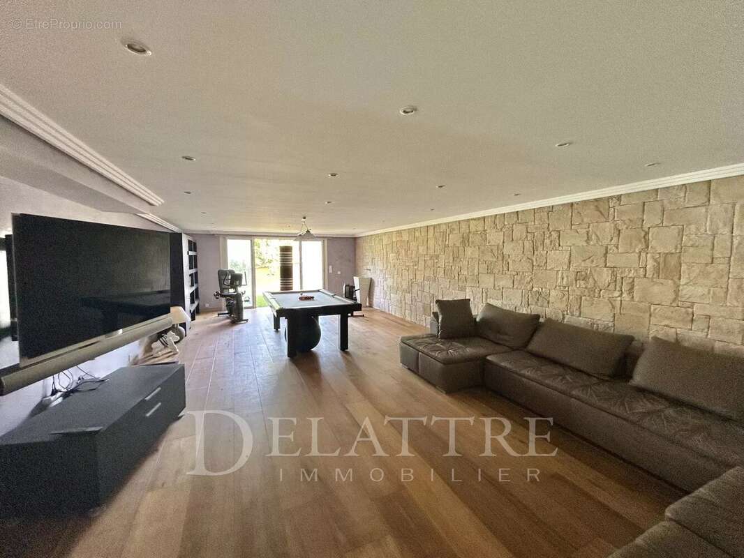 Maison à ROQUEFORT-LES-PINS