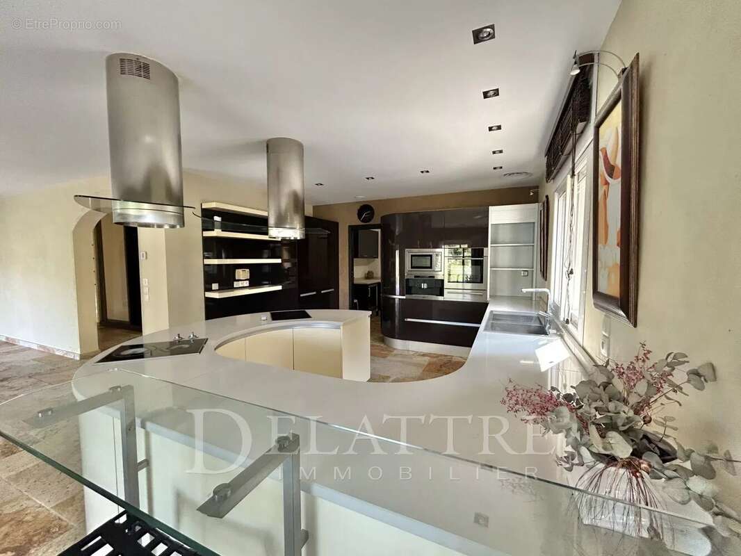 Maison à ROQUEFORT-LES-PINS