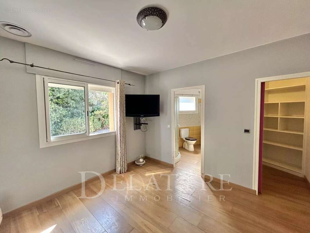 Maison à ROQUEFORT-LES-PINS