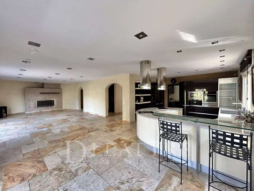 Maison à ROQUEFORT-LES-PINS