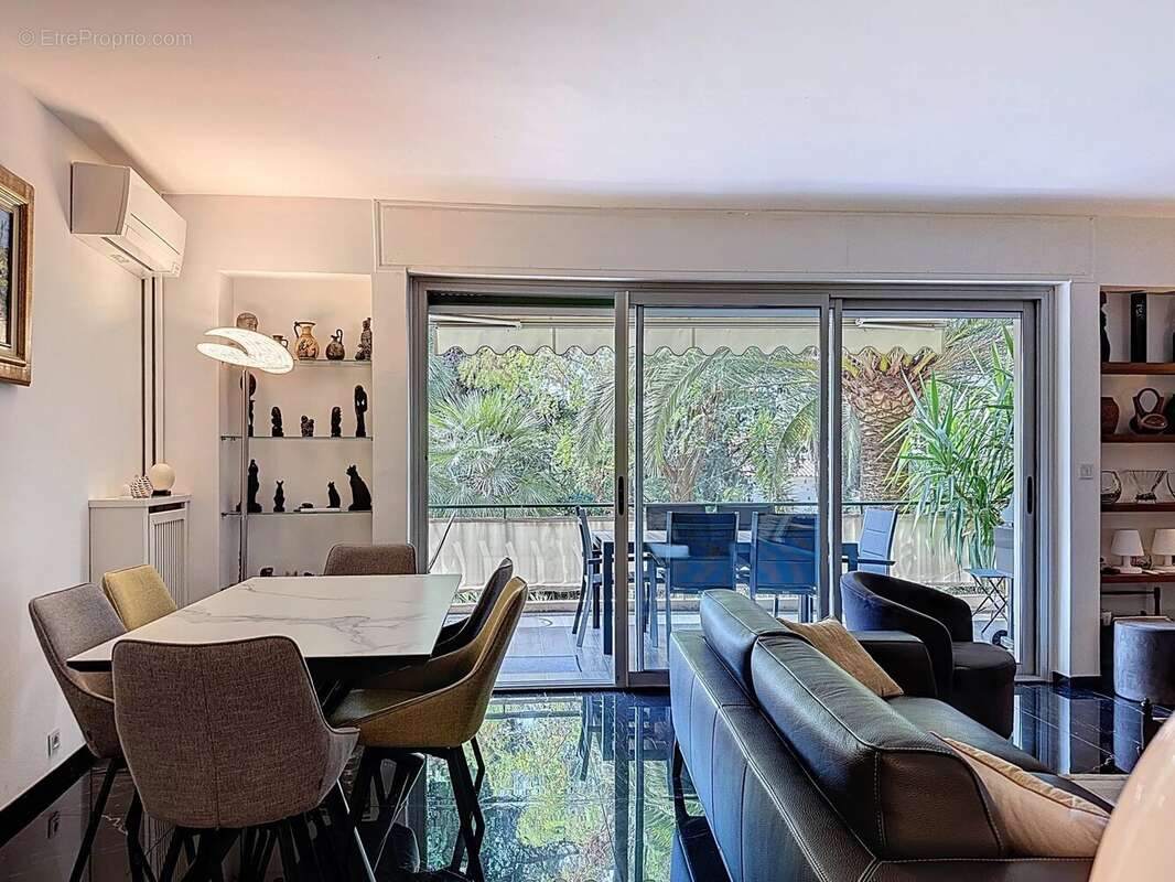 Appartement à LE CANNET