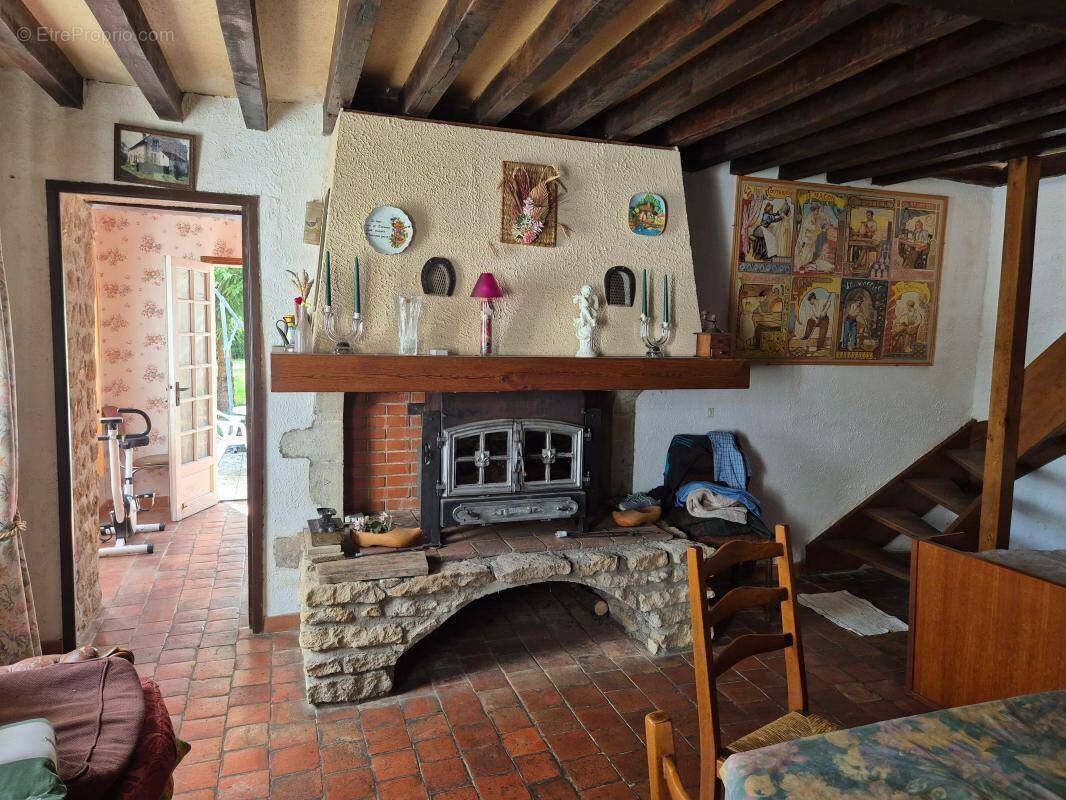 Maison à CHATEAUNEUF-VAL-DE-BARGIS