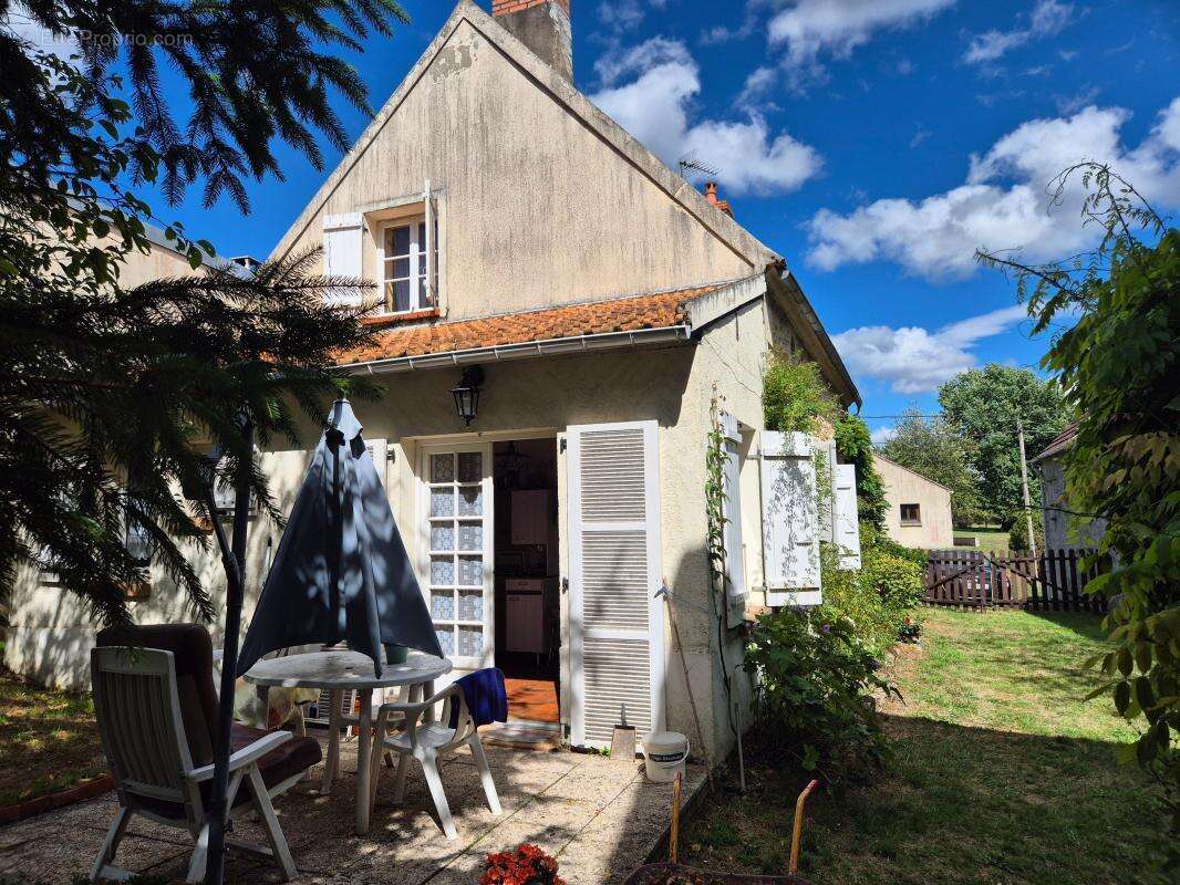 Maison à CHATEAUNEUF-VAL-DE-BARGIS