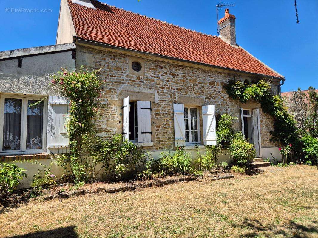 Maison à CHATEAUNEUF-VAL-DE-BARGIS