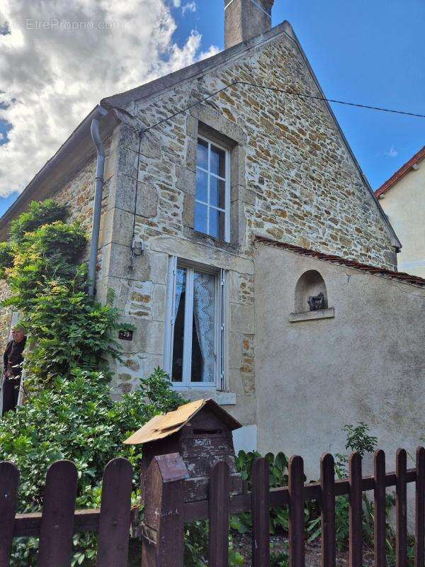 Maison à CHATEAUNEUF-VAL-DE-BARGIS
