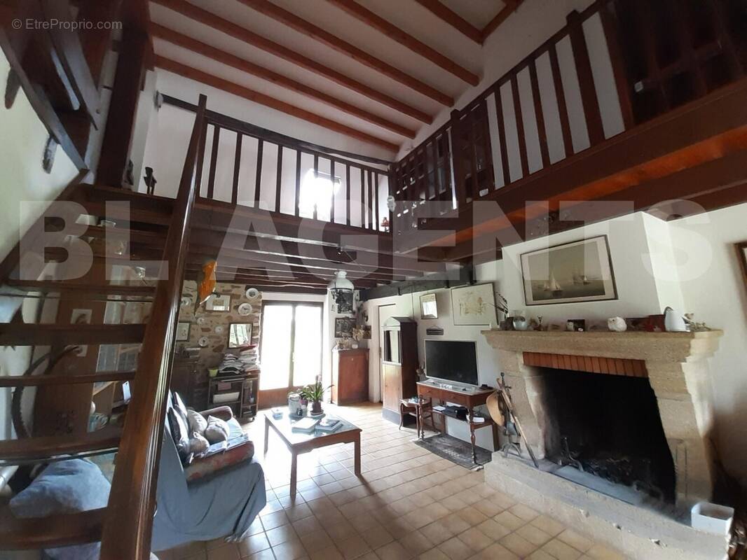 20250413_122906 - Maison à SAINT-SULPICE-LES-FEUILLES