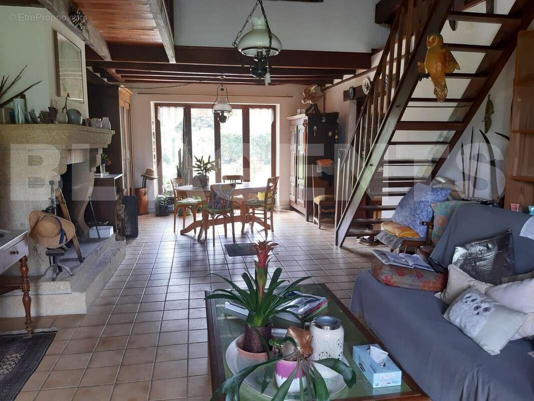 20250413_122956 - Maison à SAINT-SULPICE-LES-FEUILLES