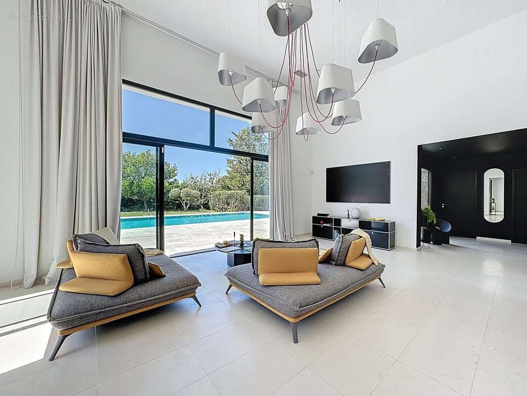 Maison à ROQUEFORT-LES-PINS