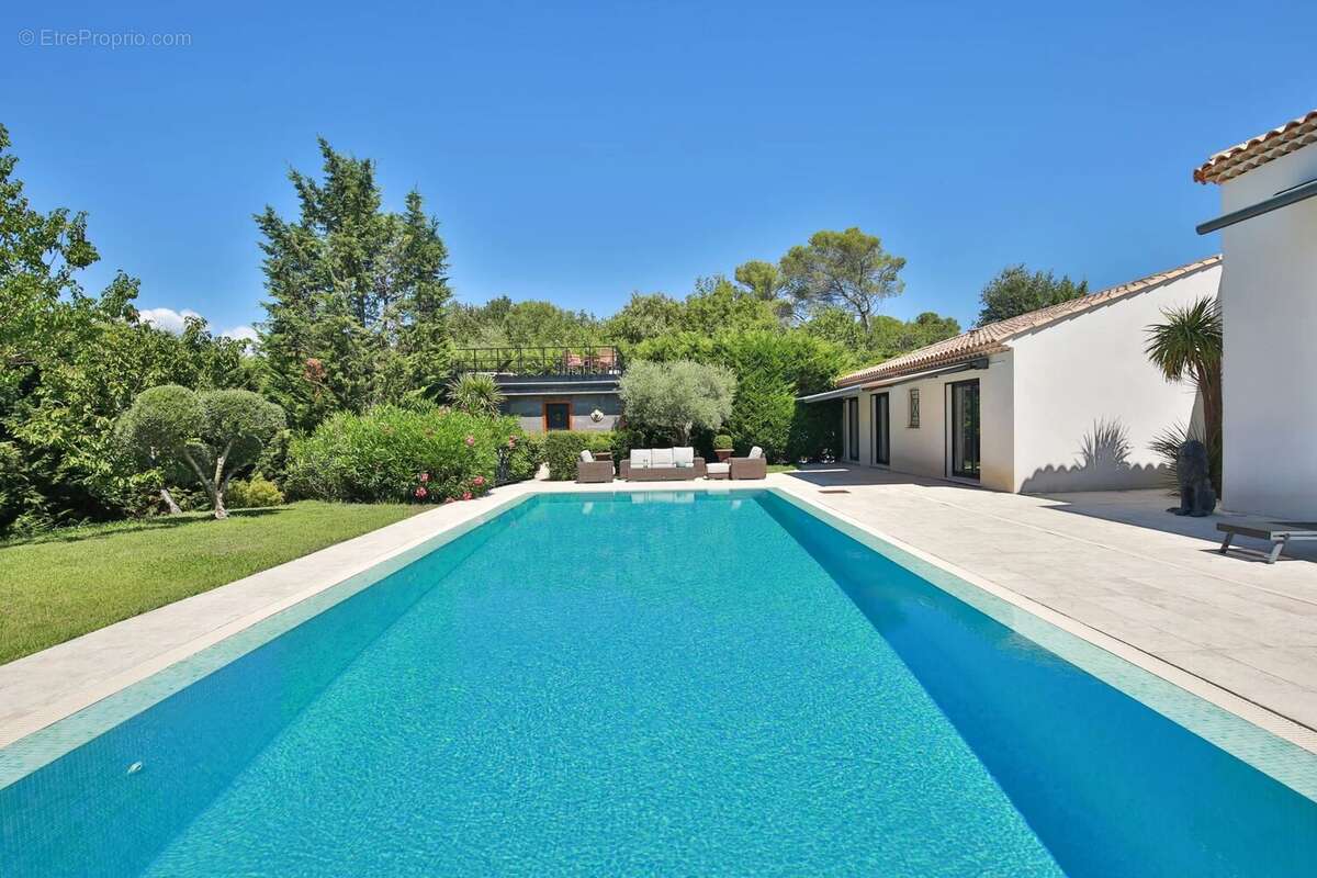 Maison à ROQUEFORT-LES-PINS