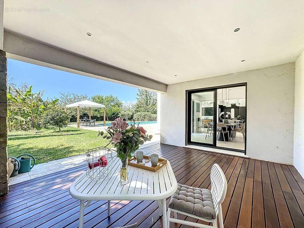 Maison à ROQUEFORT-LES-PINS