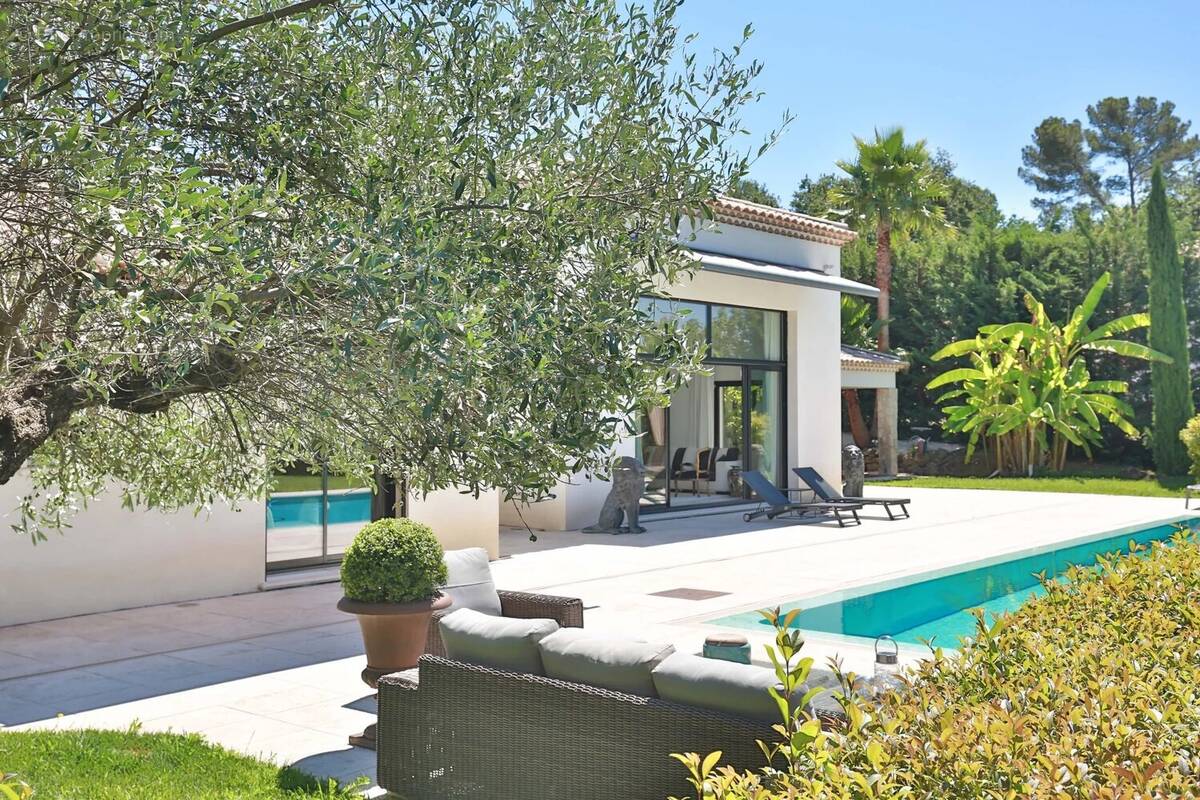 Maison à ROQUEFORT-LES-PINS