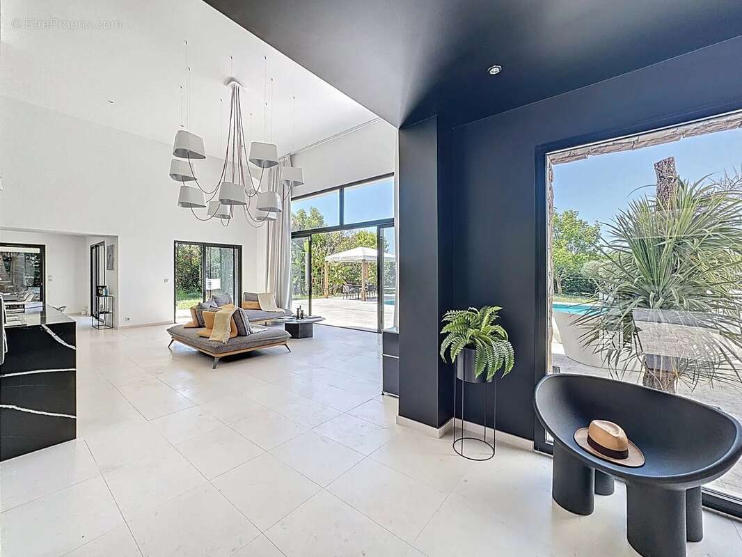 Maison à ROQUEFORT-LES-PINS