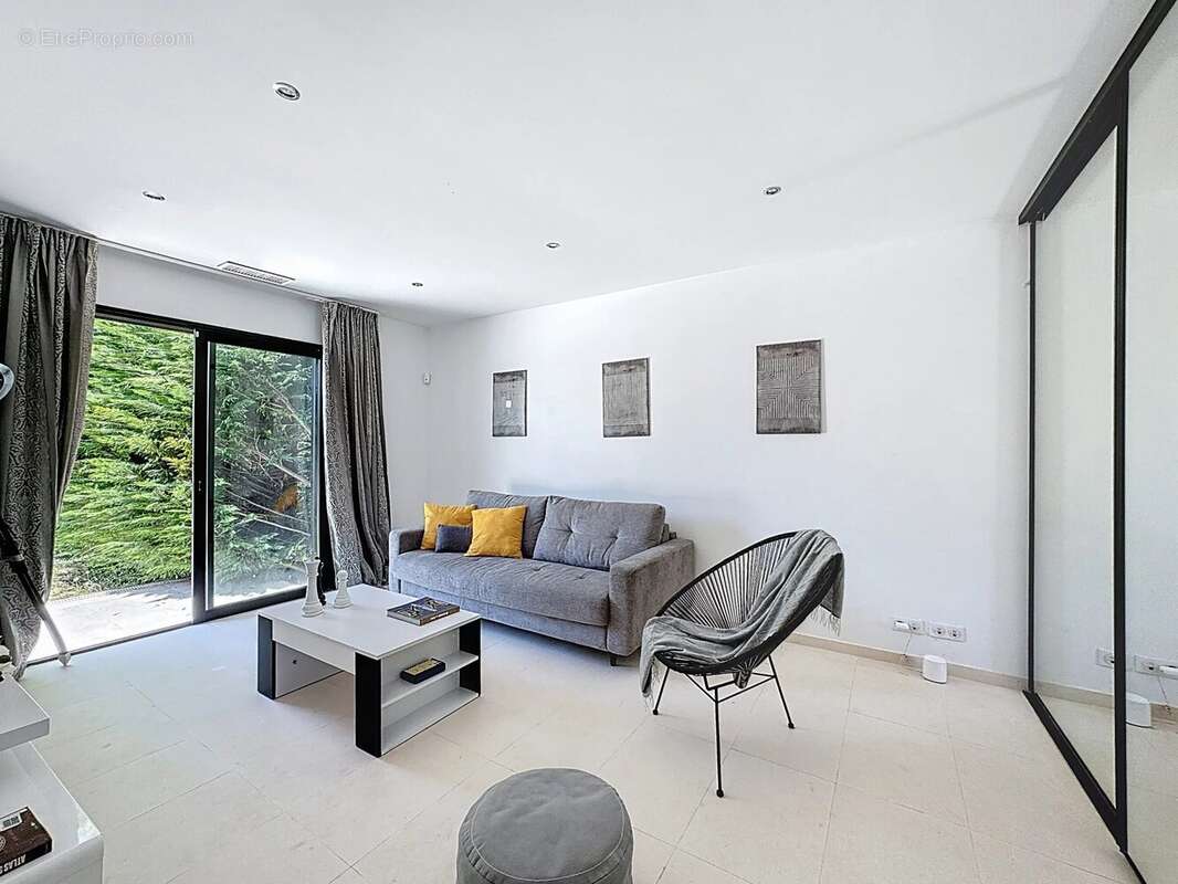 Maison à ROQUEFORT-LES-PINS