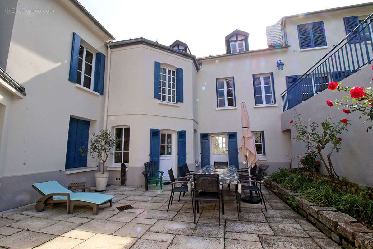 Maison à MONT-SAINT-AIGNAN