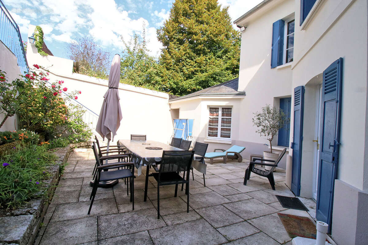 Maison à MONT-SAINT-AIGNAN