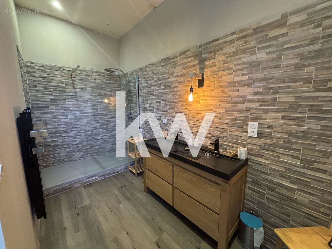 Maison à CONDAT-SUR-VIENNE