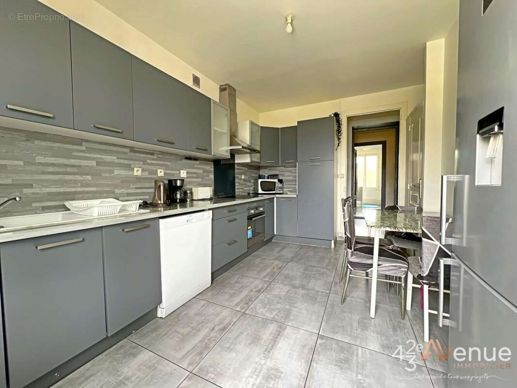 Appartement à SAINT-ETIENNE