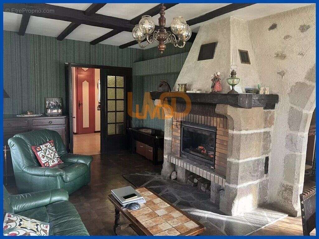 Maison à ALMONT-LES-JUNIES