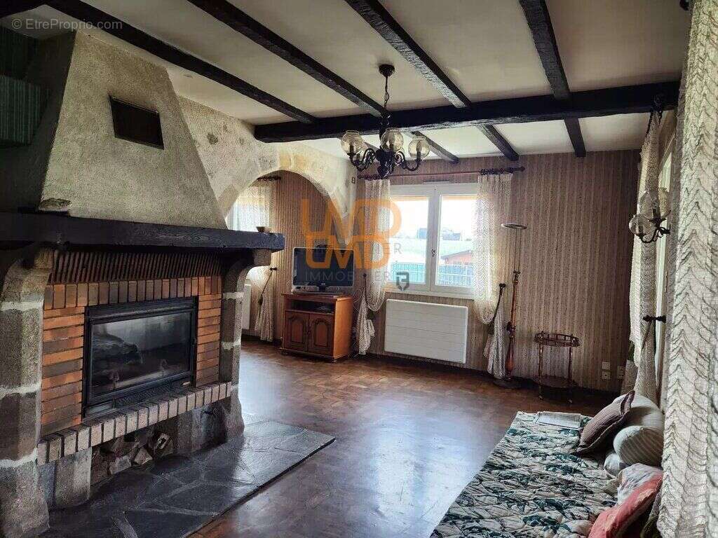 Maison à ALMONT-LES-JUNIES