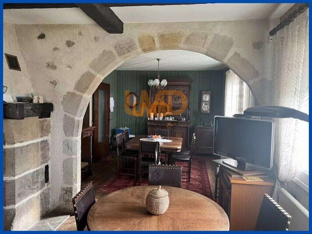 Maison à ALMONT-LES-JUNIES