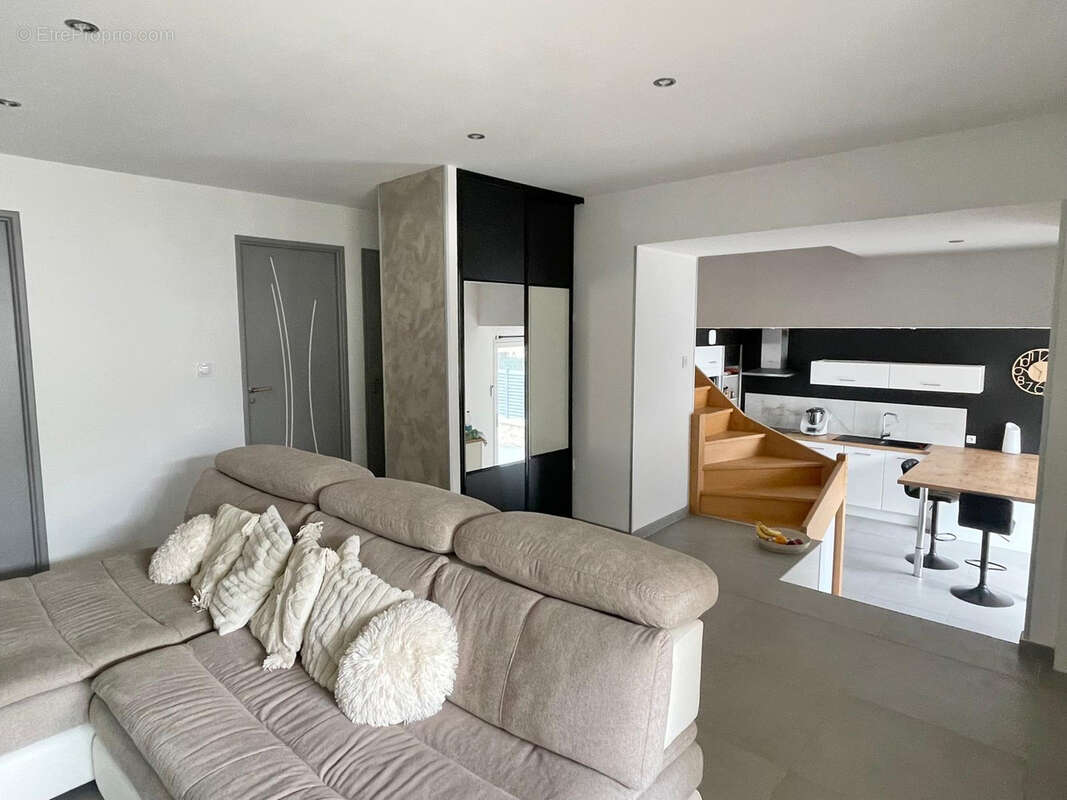 Appartement à POLLIONNAY