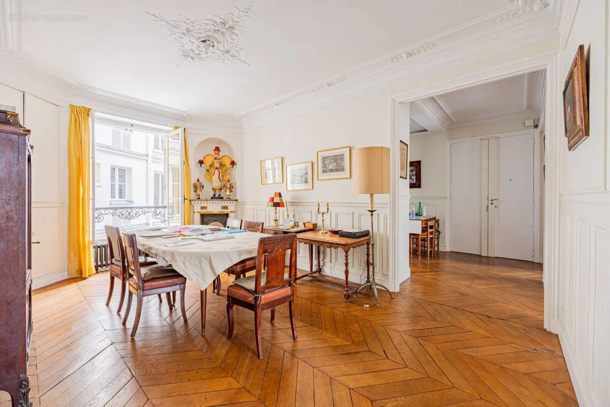 Appartement à PARIS-16E