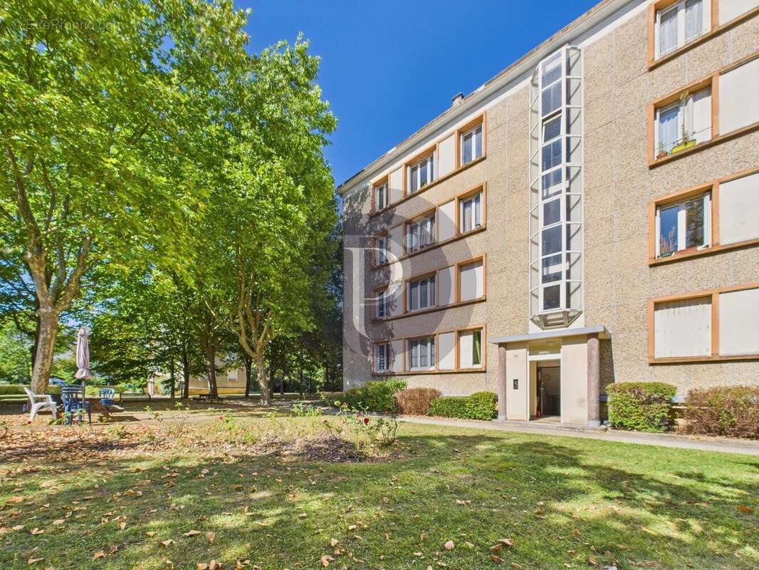 Appartement à LE PLESSIS-ROBINSON