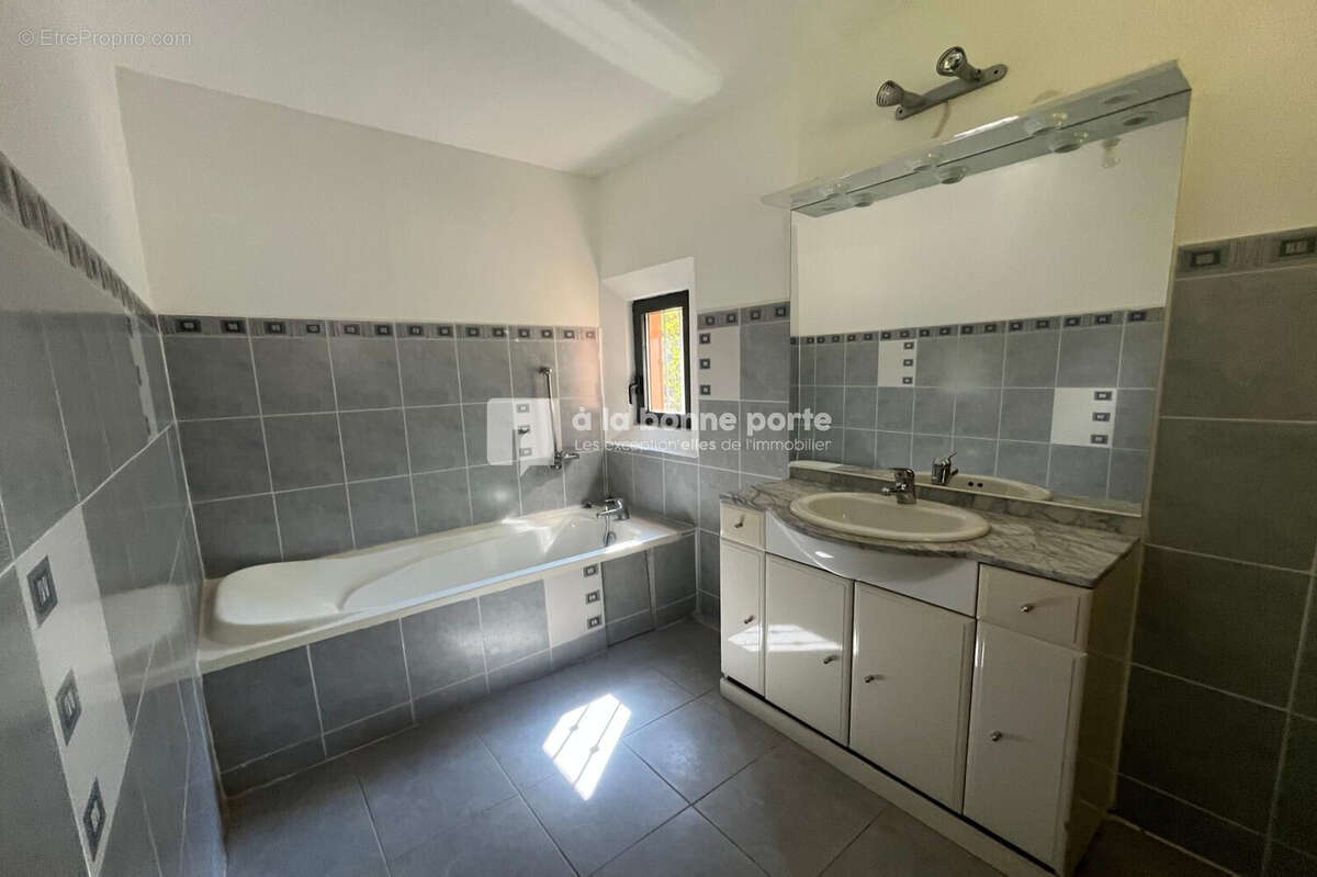 Maison à LE THOLONET