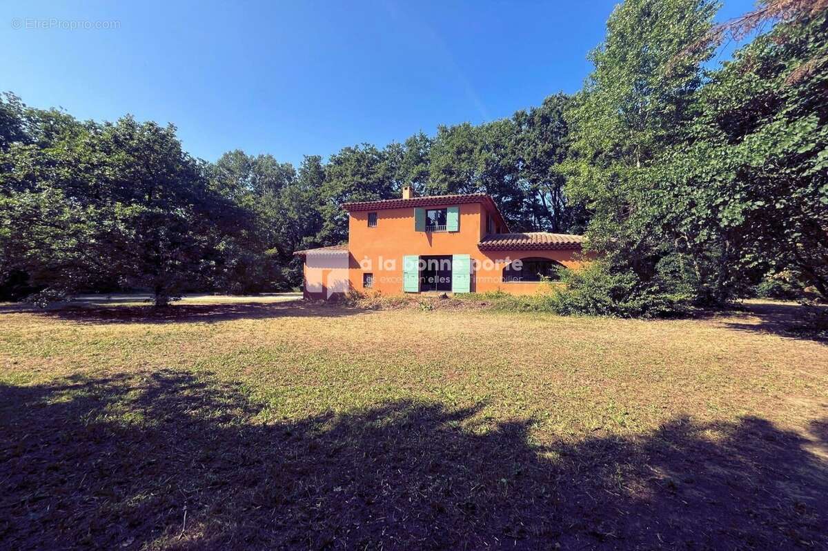 Maison à LE THOLONET