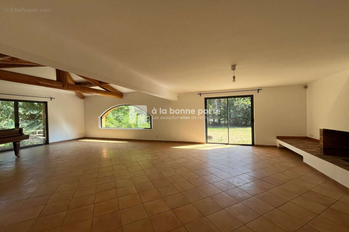 Maison à LE THOLONET