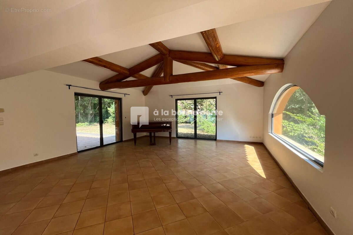 Maison à LE THOLONET