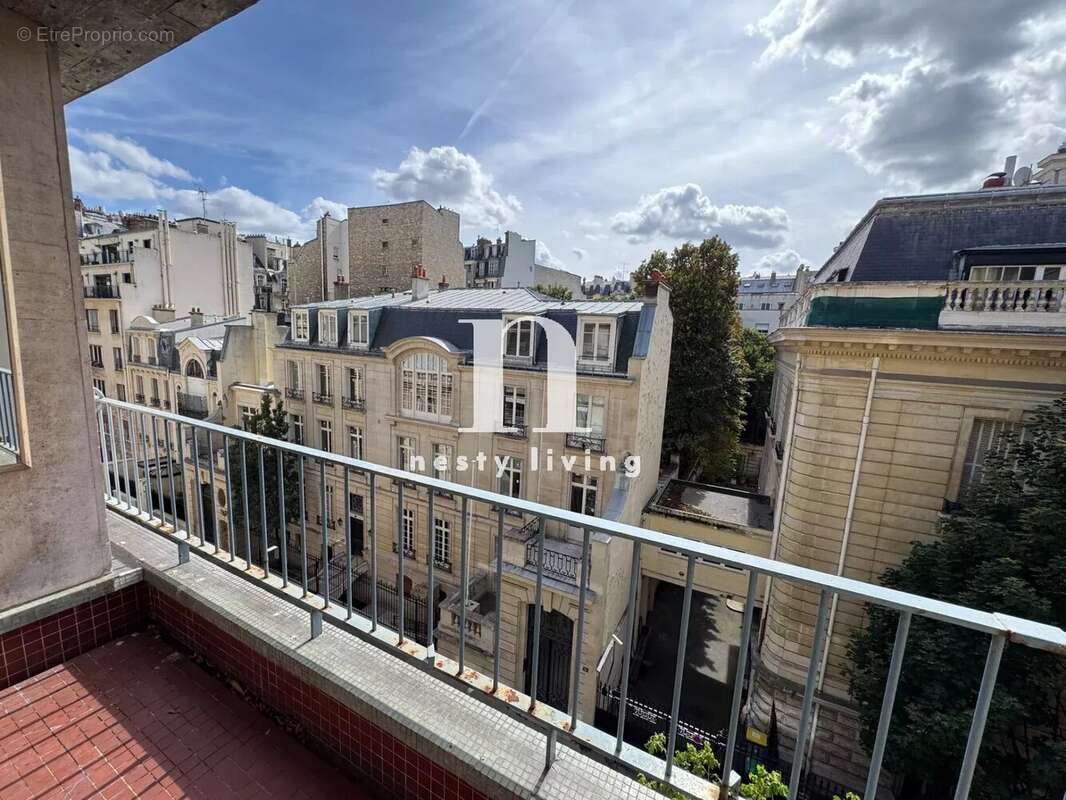 Appartement à PARIS-16E