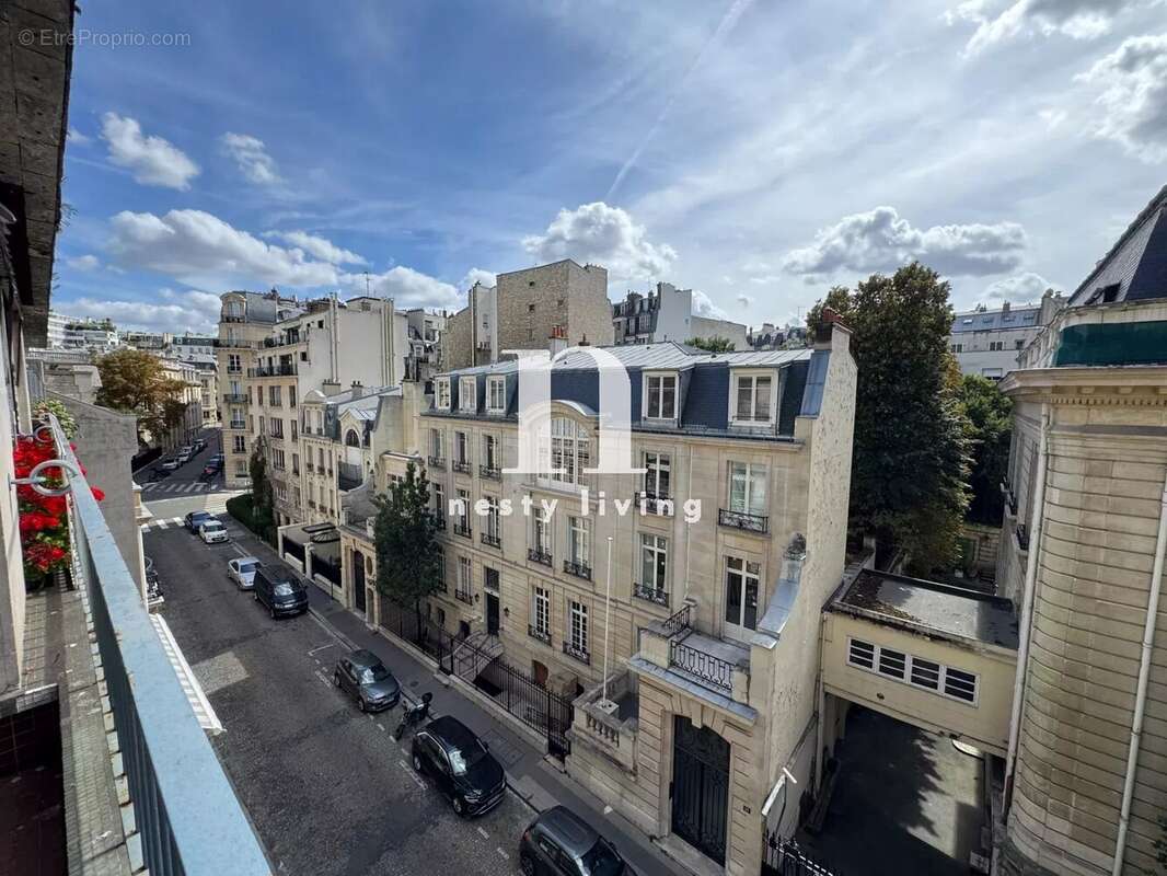 Appartement à PARIS-16E