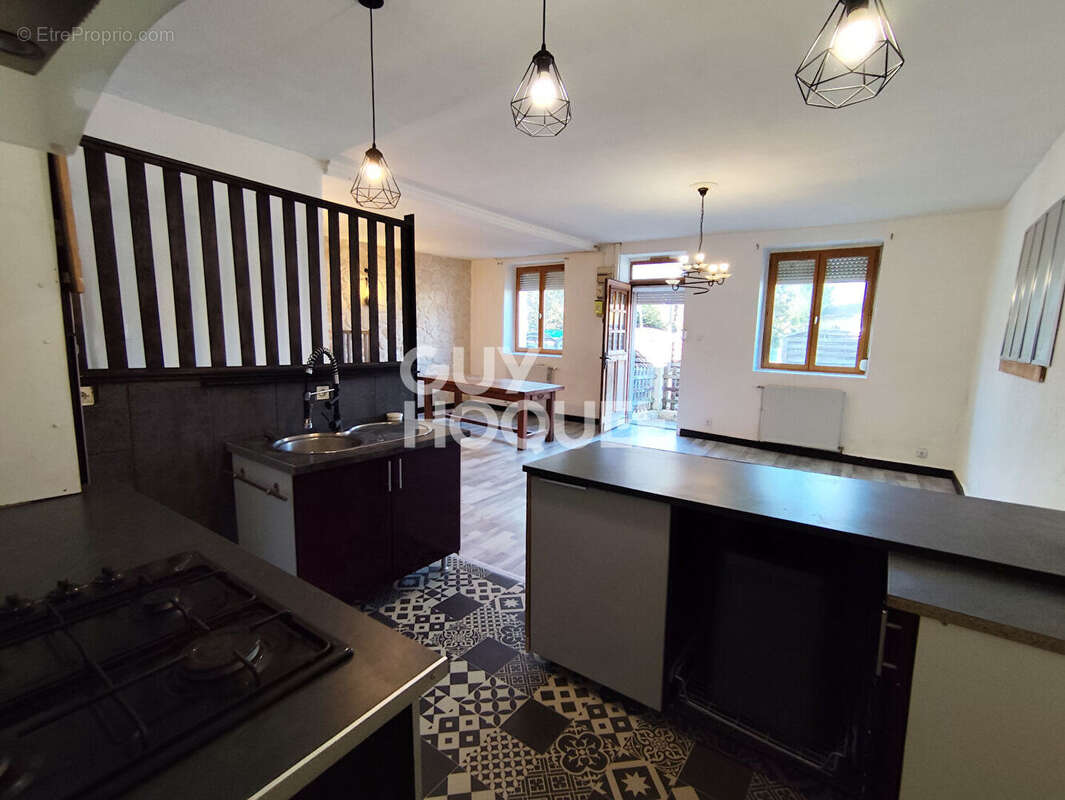 Maison à MONTROND-LES-BAINS