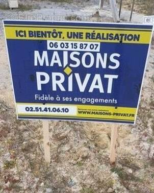 Terrain à SAINTE-CECILE