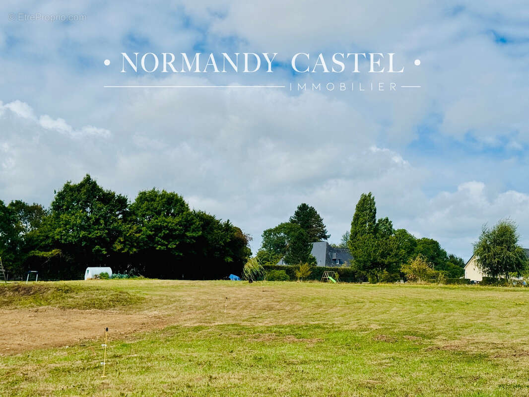 Terrain à SAINT-PIERRE-AZIF