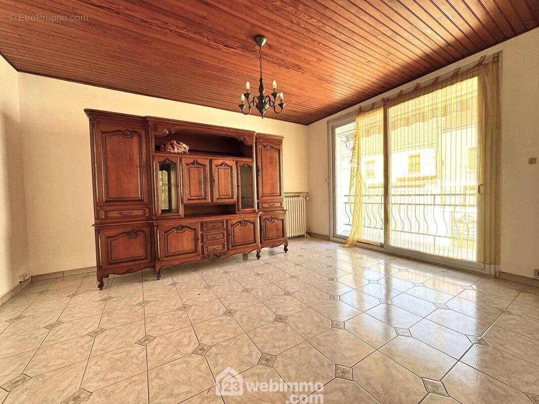 Passons au séjour/ salle à manger avec balcon - Maison à LEUVILLE-SUR-ORGE